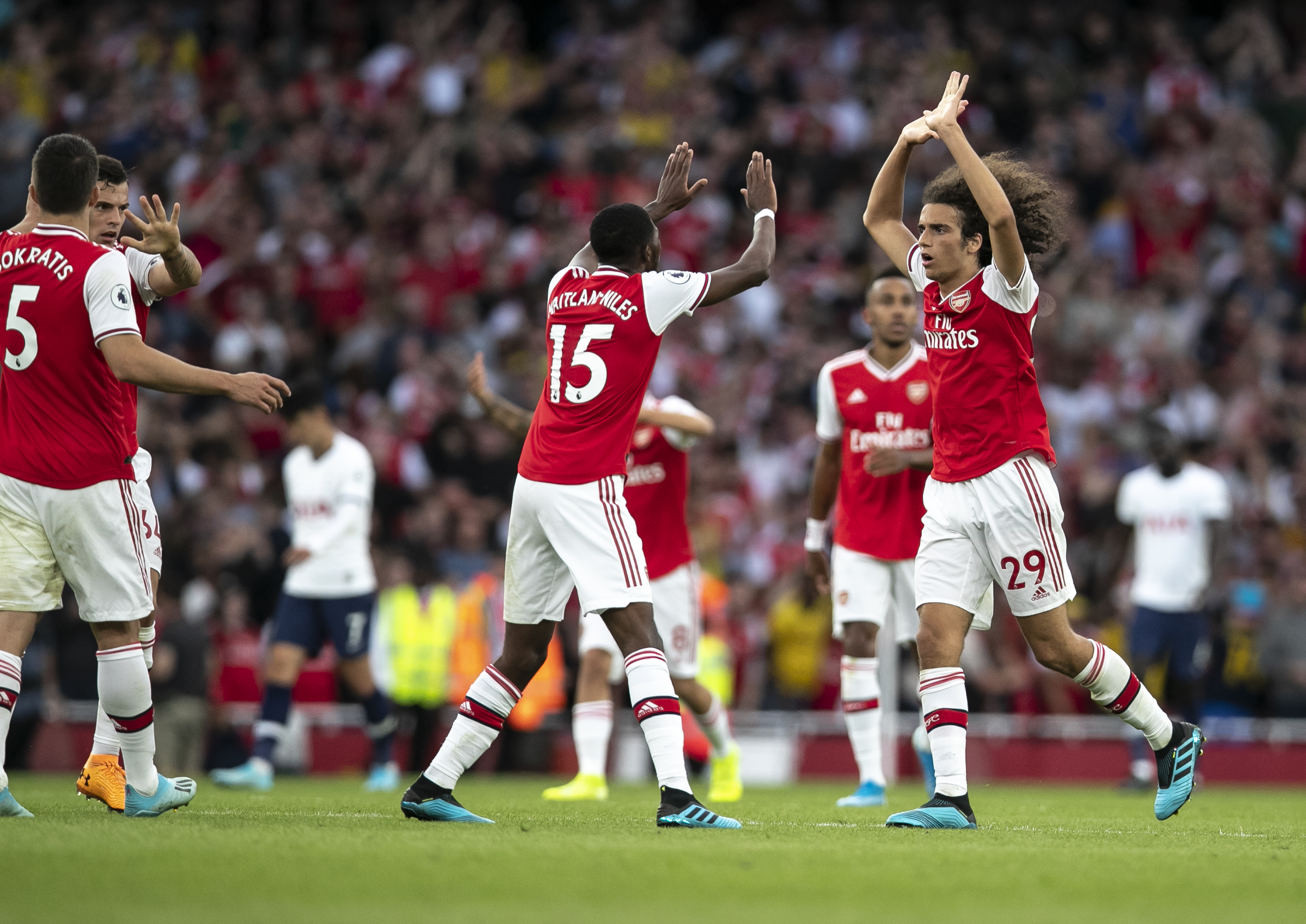 首节领先到半场落后！詹姆斯率湖人逆转鹈鹕，用全面数据续写传奇